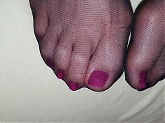 Huge cumshot on wifes nylon feet 